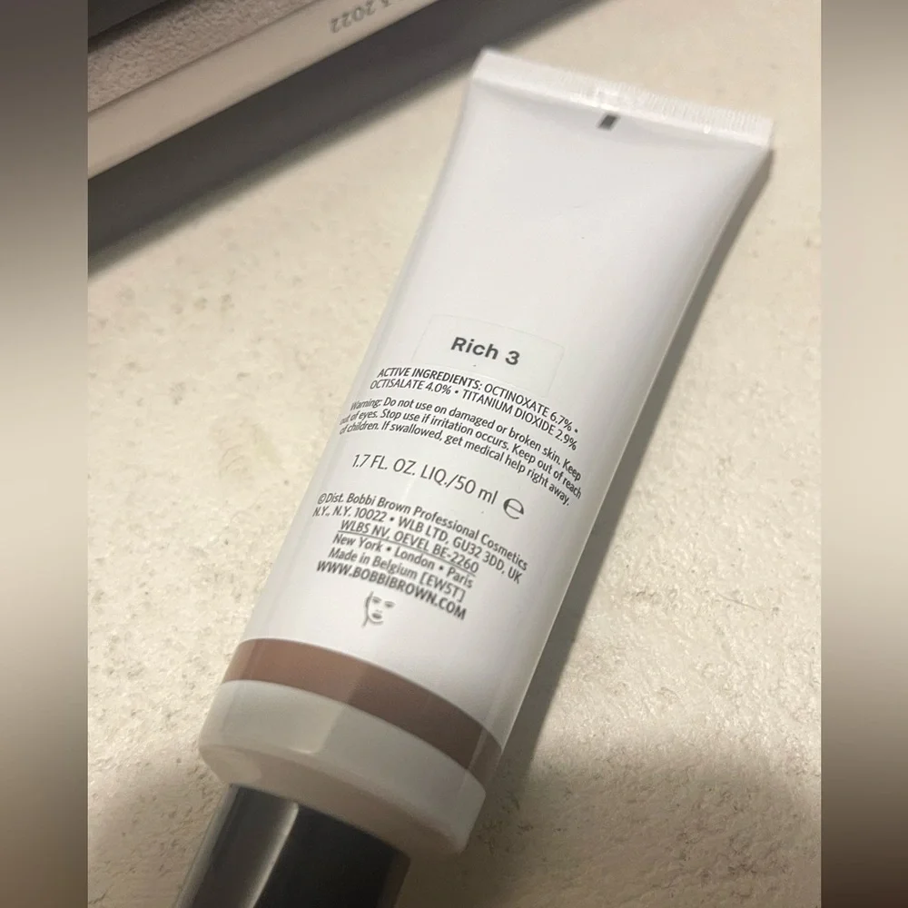 Bobbi Brown Vitamin Enriched Hydrating Skin Tint SPF 15 Hyaluronic Acid